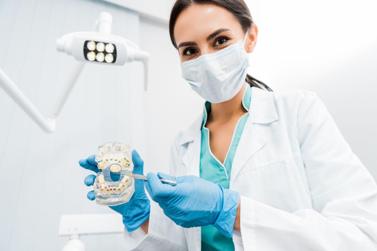 Jak wygląda pierwsza wizyta u ortodonty? Ile ona kosztuje?