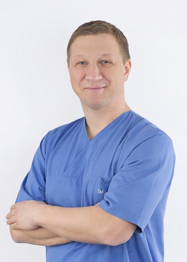 Dentysta chirurg stomatologiczny Tomasz Marecik