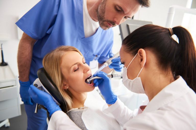 Czy leczenie kanałowe zęba boli?