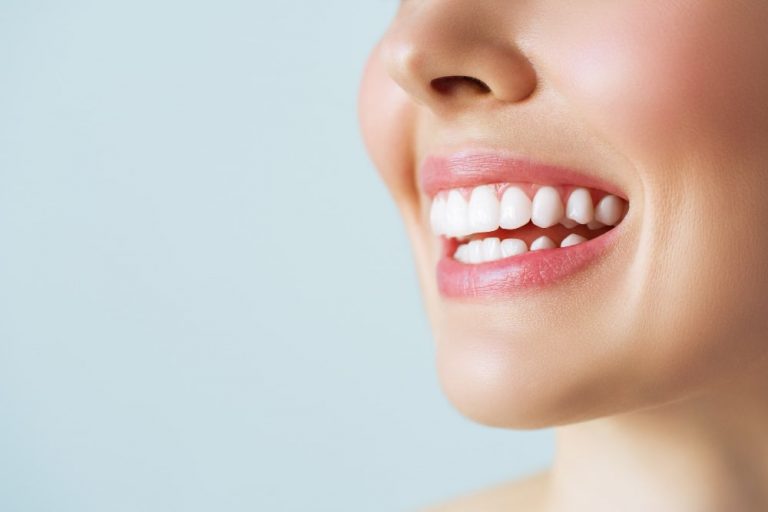 objawy wyrzynania zębów trzonowych