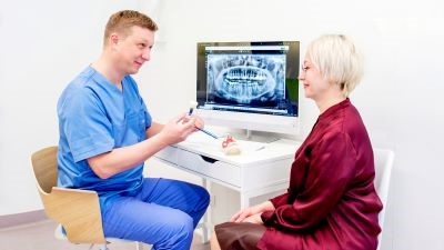 Specjaliści od profesjonalnego leczenia zębów, Klinika Implantis w Krakowie